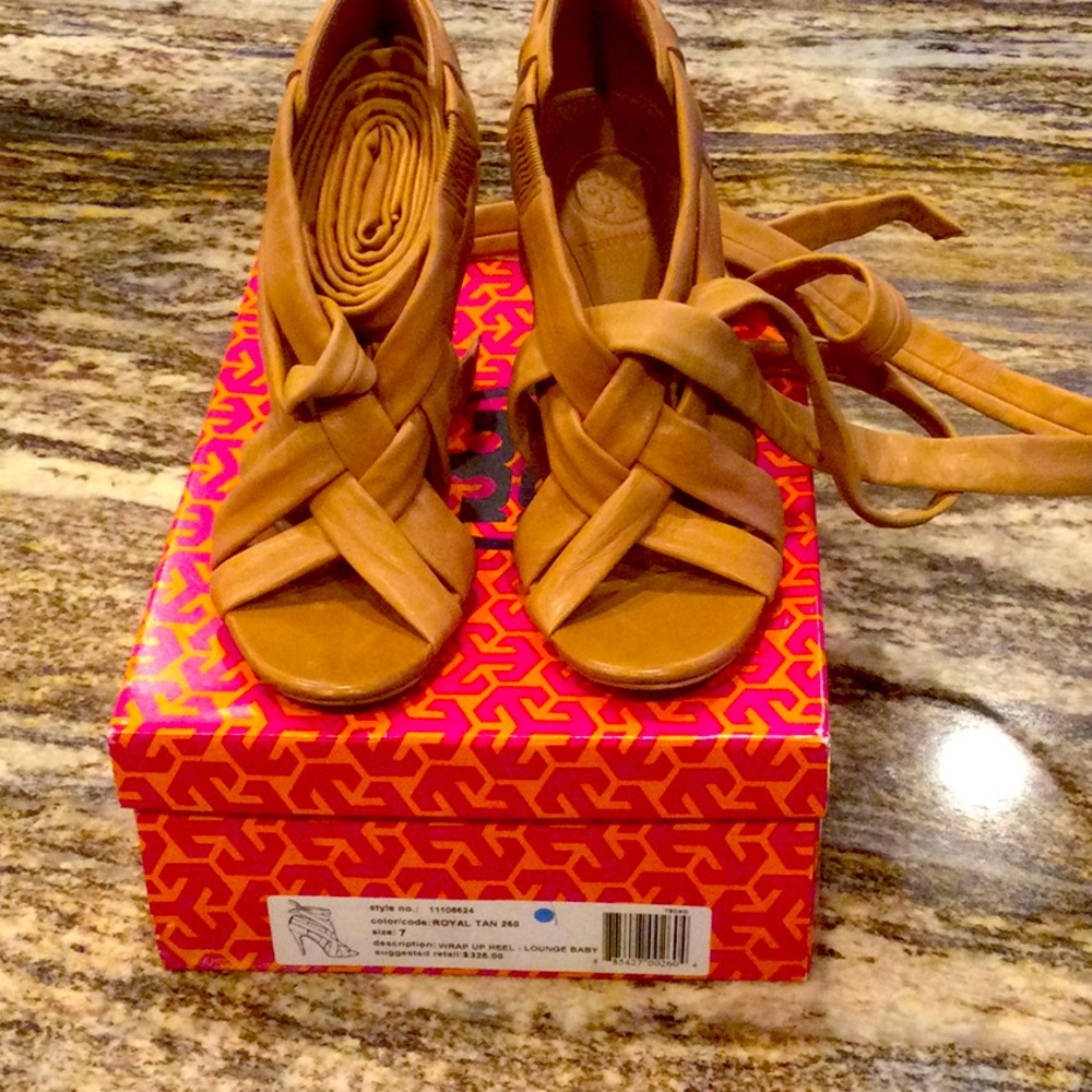 Tory Burch lace up heel in Tan size 7
